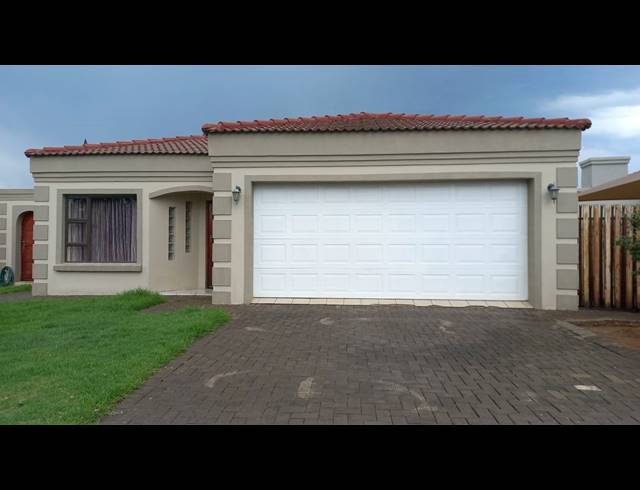 4 BEDROOM HOUSE TO LET IN MANDELA VIEW